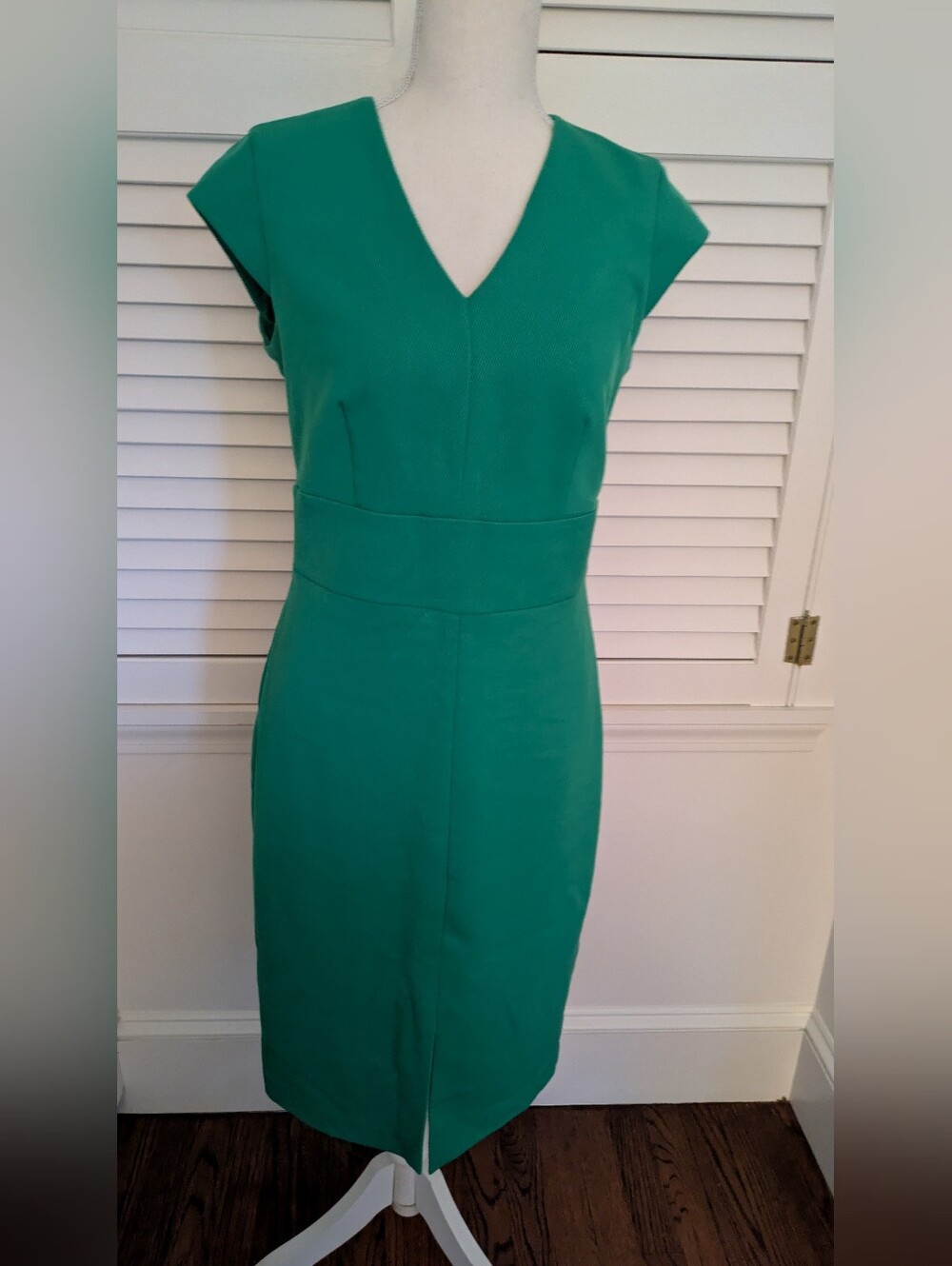 Ann Taylor Green V-Neck Sheath Dress, Sz 2 (Runs Large, Fits Like A Sz 4)